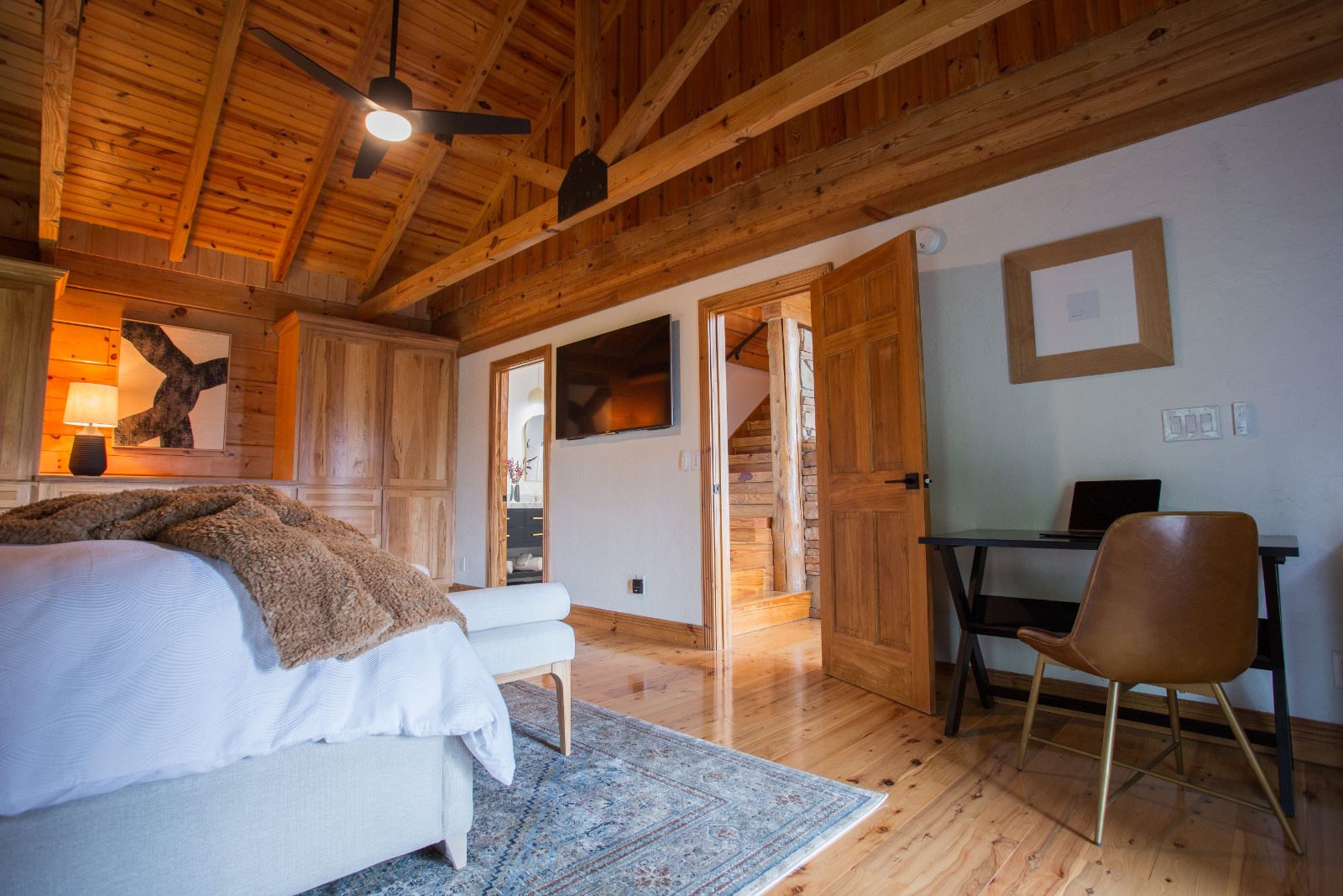 Primary suite work nook
